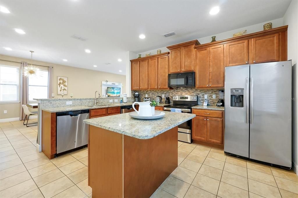 For Sale: $585,000 (6 beds, 6 baths, 3317 Square Feet)