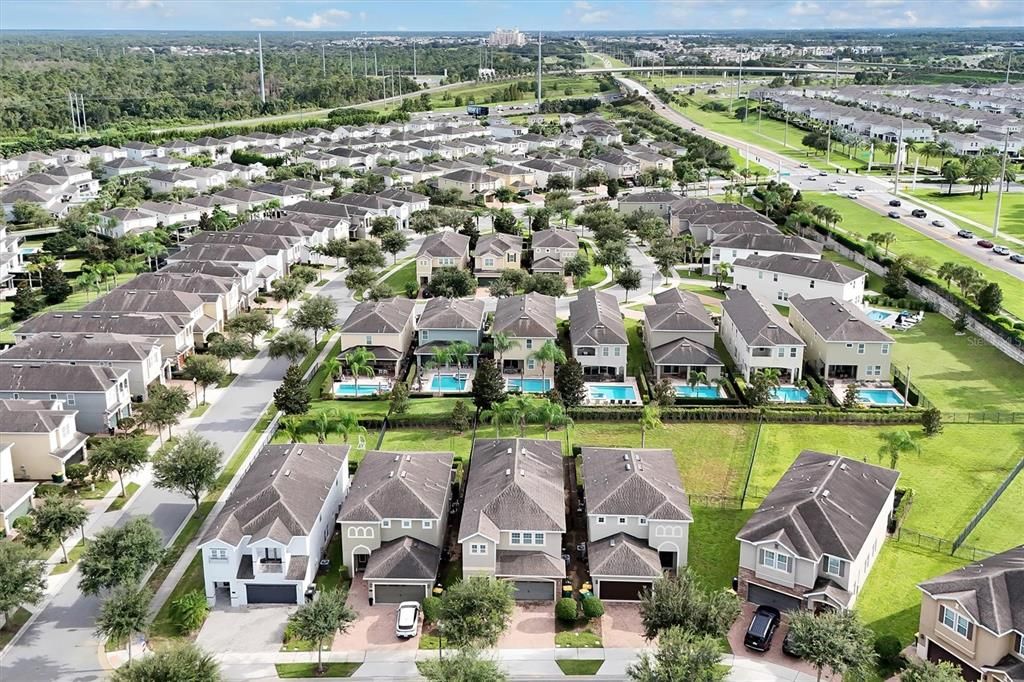 For Sale: $585,000 (6 beds, 6 baths, 3317 Square Feet)