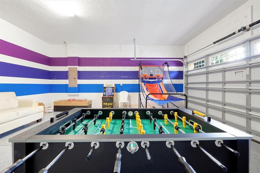 For Sale: $585,000 (6 beds, 6 baths, 3317 Square Feet)