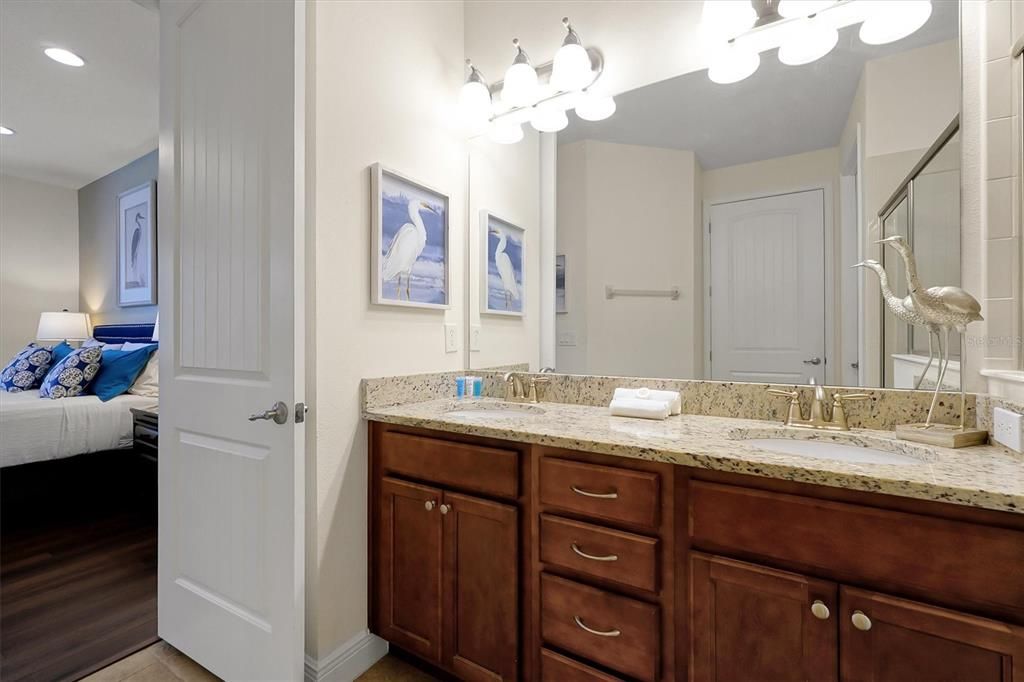 For Sale: $585,000 (6 beds, 6 baths, 3317 Square Feet)