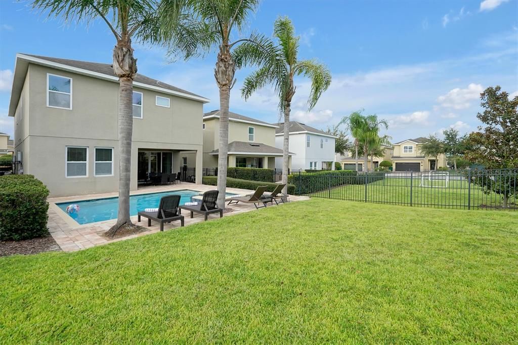 For Sale: $585,000 (6 beds, 6 baths, 3317 Square Feet)