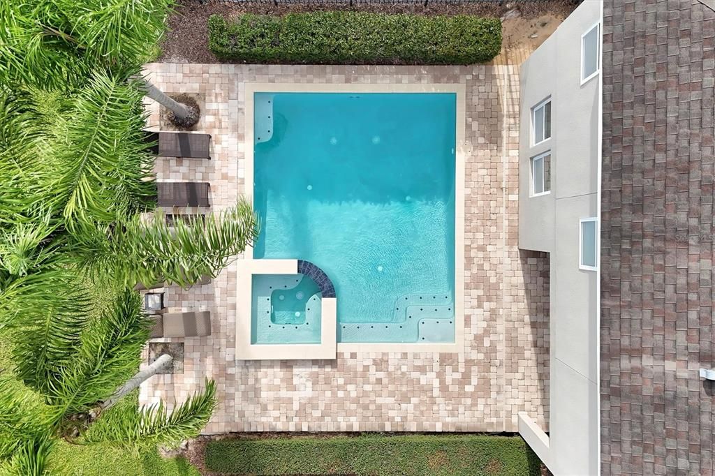 For Sale: $585,000 (6 beds, 6 baths, 3317 Square Feet)