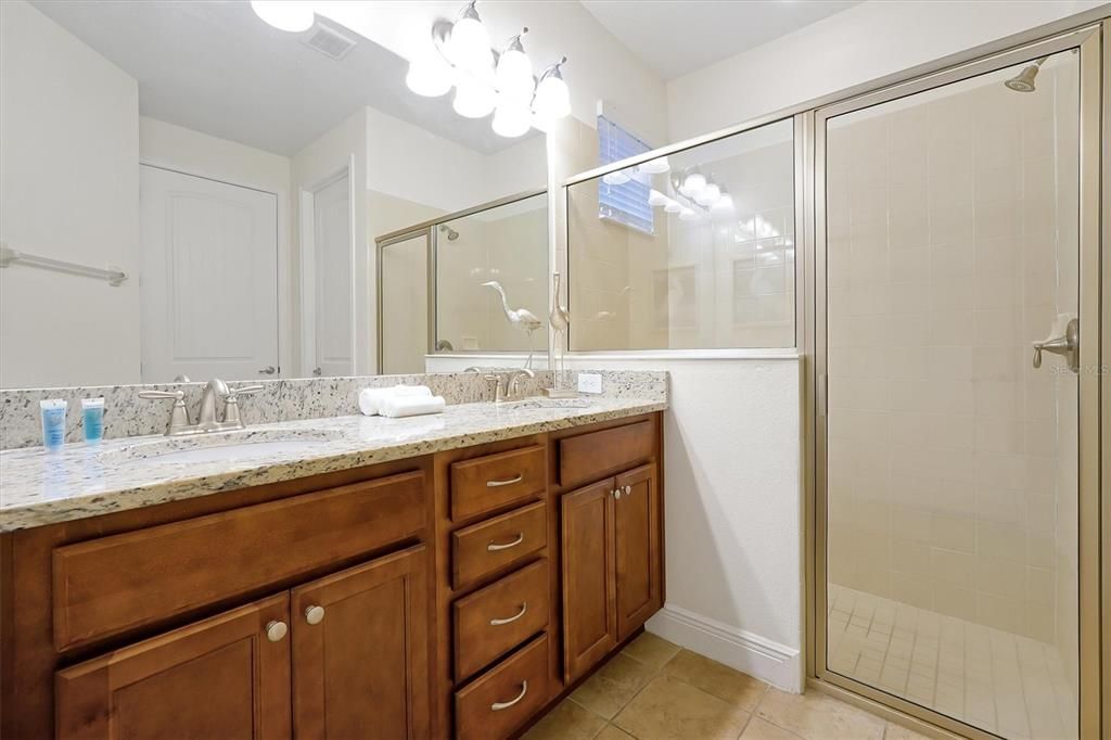 For Sale: $585,000 (6 beds, 6 baths, 3317 Square Feet)