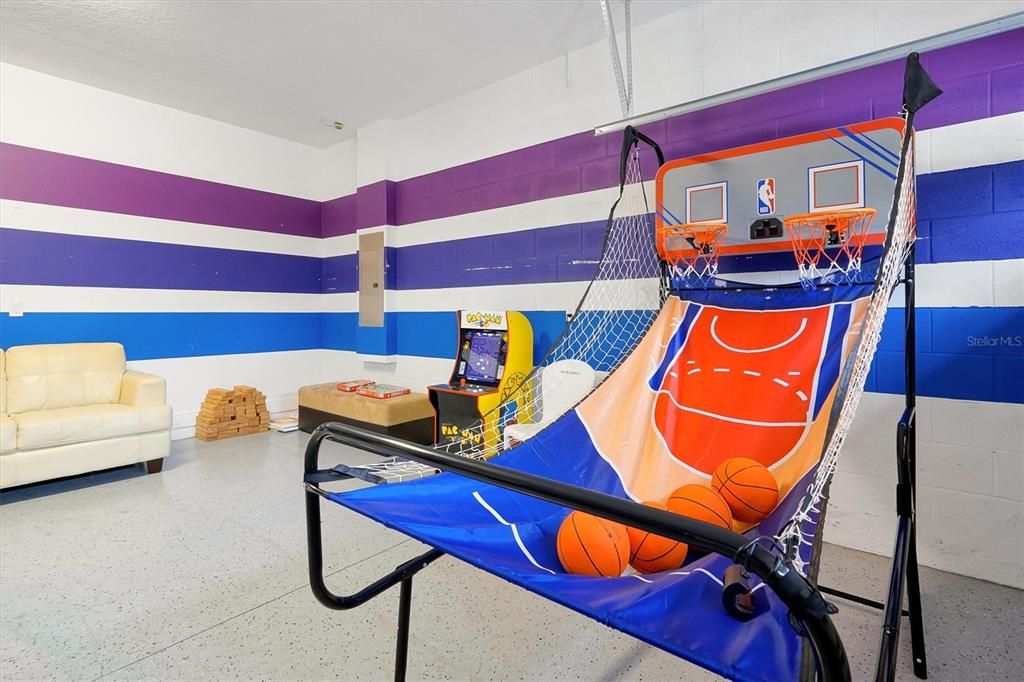 For Sale: $585,000 (6 beds, 6 baths, 3317 Square Feet)