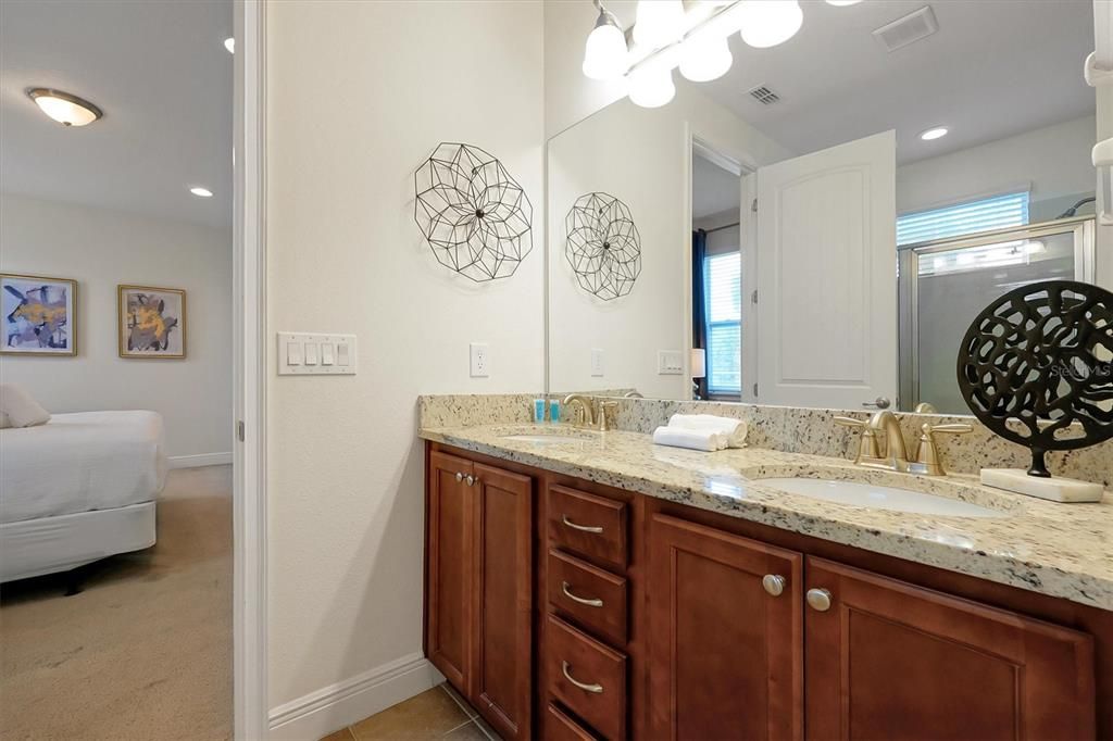 For Sale: $585,000 (6 beds, 6 baths, 3317 Square Feet)