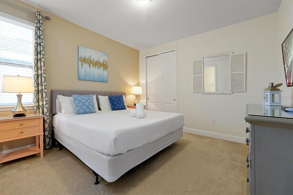 For Sale: $585,000 (6 beds, 6 baths, 3317 Square Feet)