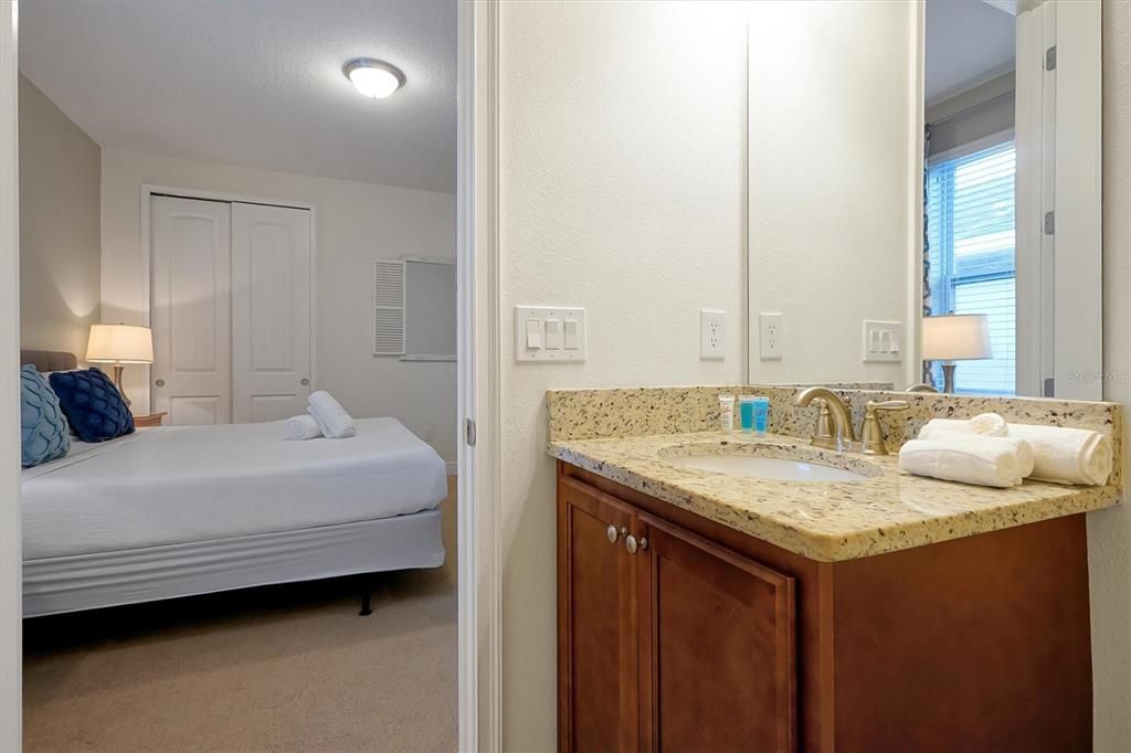 For Sale: $585,000 (6 beds, 6 baths, 3317 Square Feet)