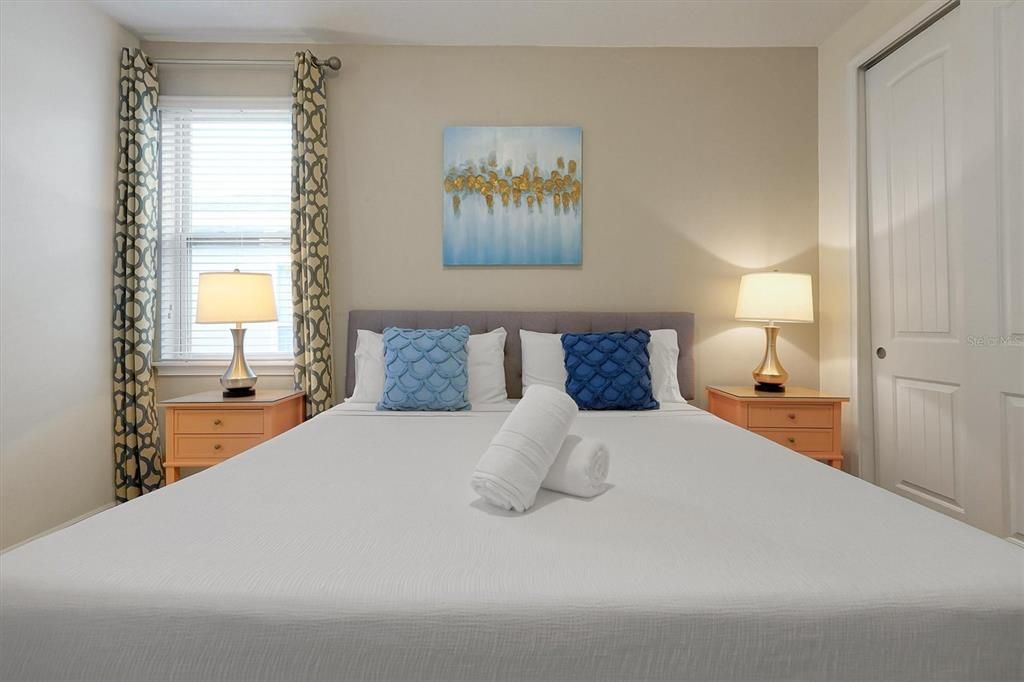 For Sale: $585,000 (6 beds, 6 baths, 3317 Square Feet)