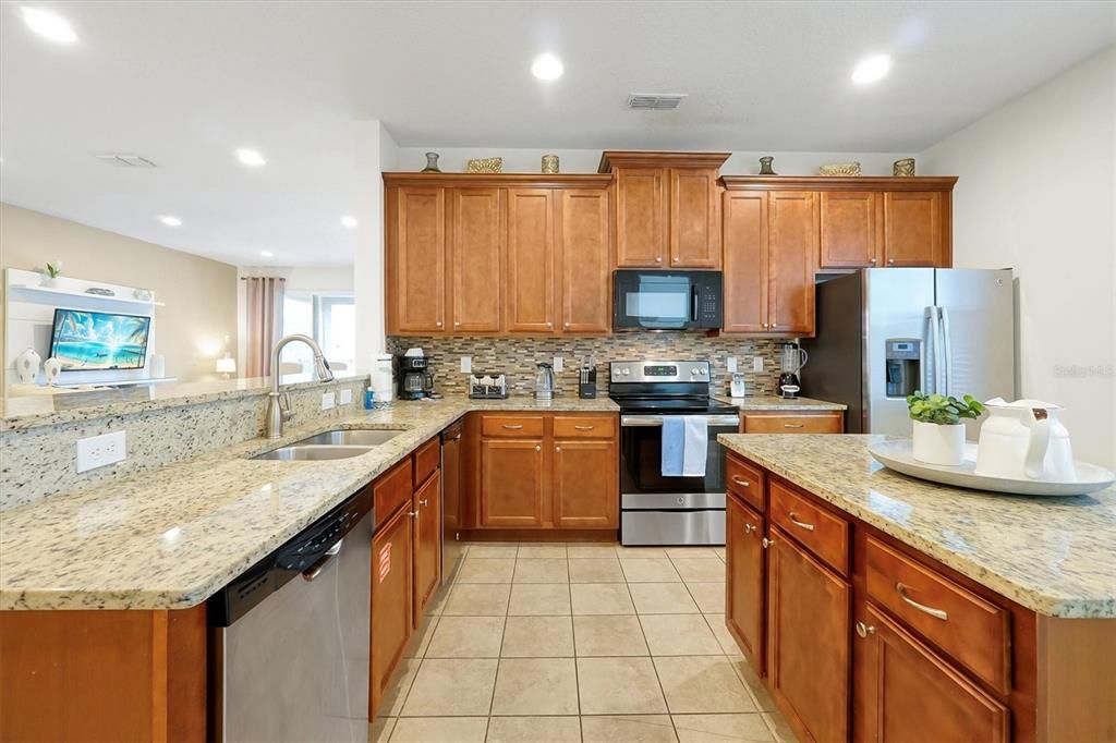 For Sale: $585,000 (6 beds, 6 baths, 3317 Square Feet)