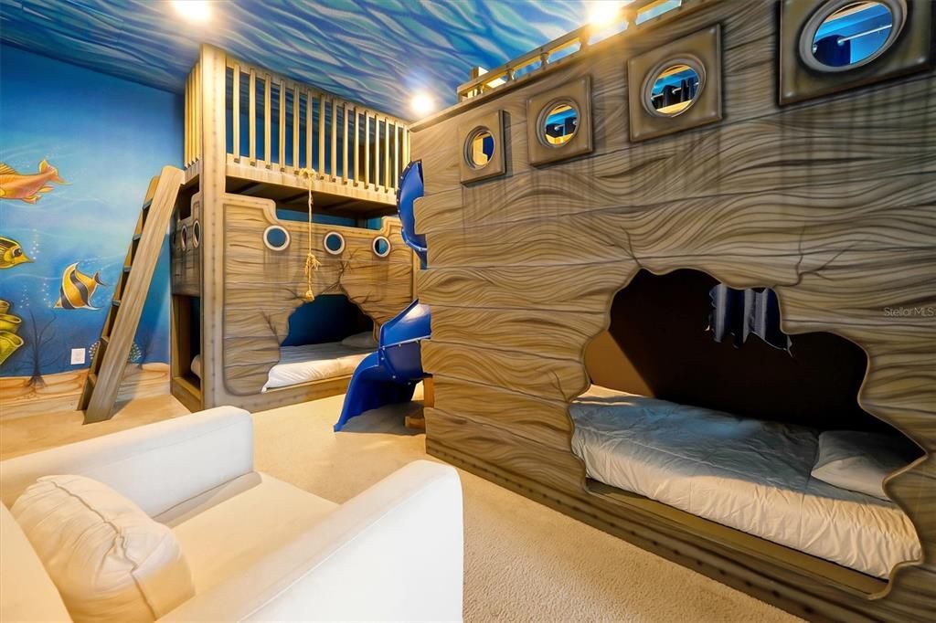 For Sale: $585,000 (6 beds, 6 baths, 3317 Square Feet)