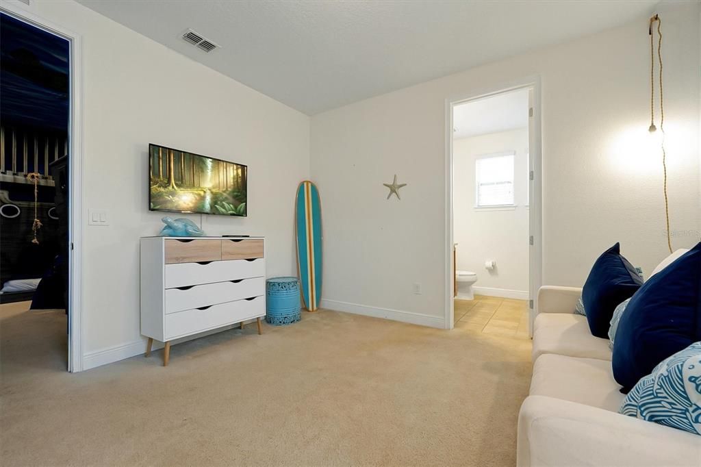 For Sale: $585,000 (6 beds, 6 baths, 3317 Square Feet)