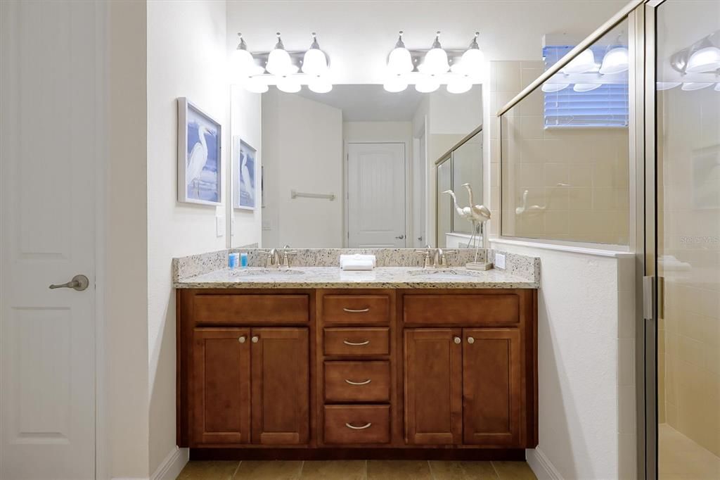 For Sale: $585,000 (6 beds, 6 baths, 3317 Square Feet)