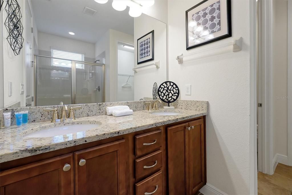 For Sale: $585,000 (6 beds, 6 baths, 3317 Square Feet)