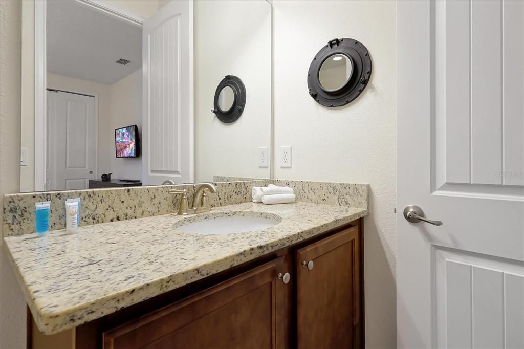 For Sale: $585,000 (6 beds, 6 baths, 3317 Square Feet)