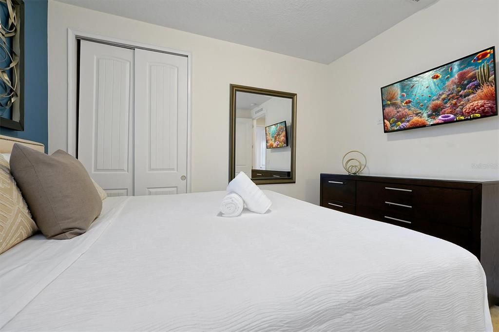 For Sale: $585,000 (6 beds, 6 baths, 3317 Square Feet)