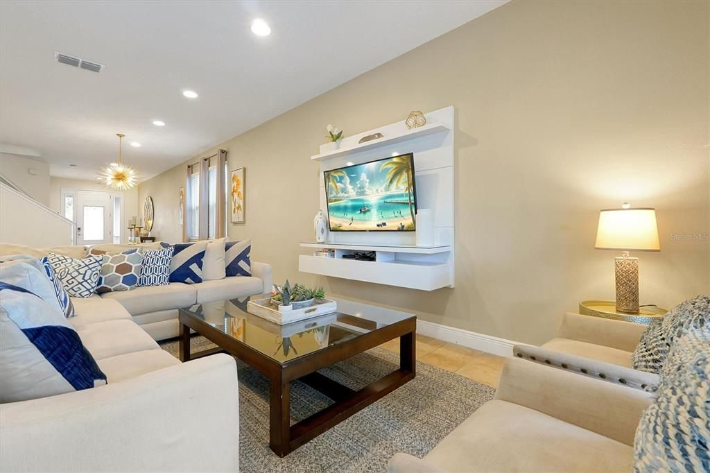 For Sale: $585,000 (6 beds, 6 baths, 3317 Square Feet)