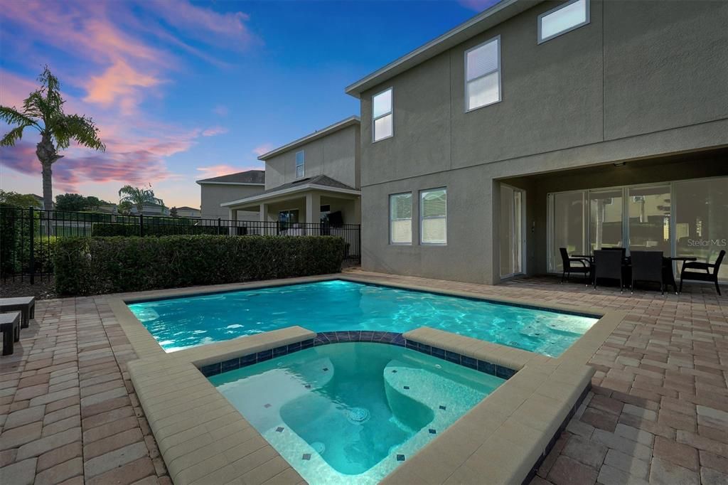 For Sale: $585,000 (6 beds, 6 baths, 3317 Square Feet)