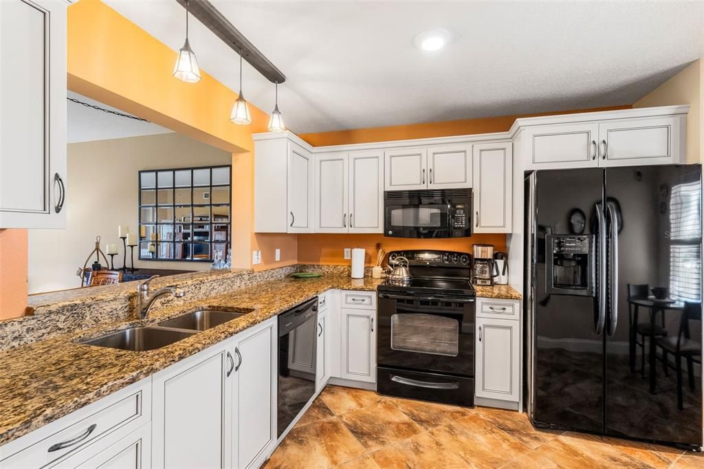 For Sale: $239,900 (2 beds, 2 baths, 1256 Square Feet)