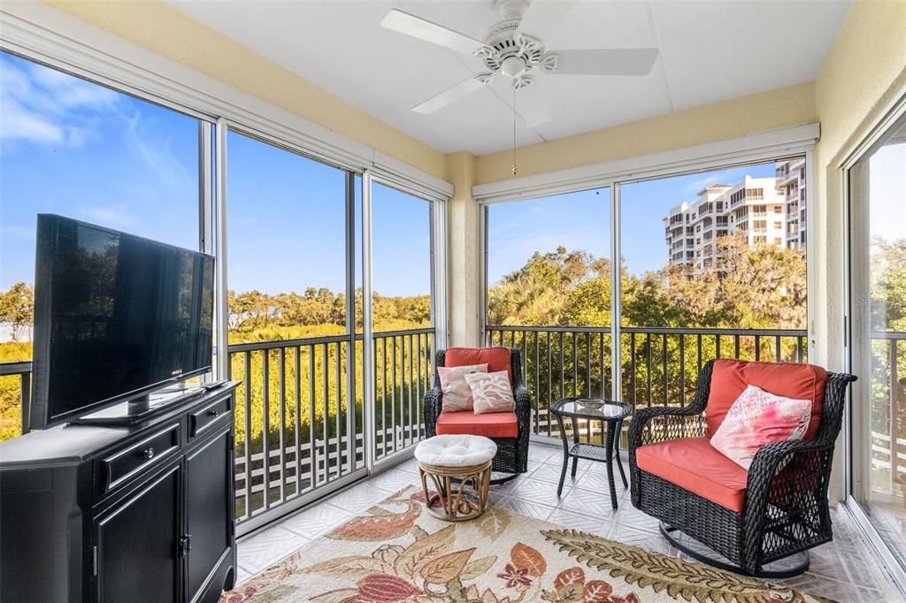 For Sale: $239,900 (2 beds, 2 baths, 1256 Square Feet)