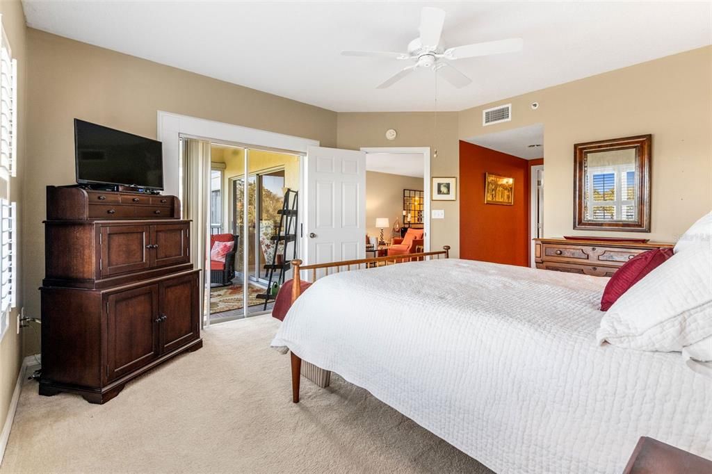 For Sale: $239,900 (2 beds, 2 baths, 1256 Square Feet)