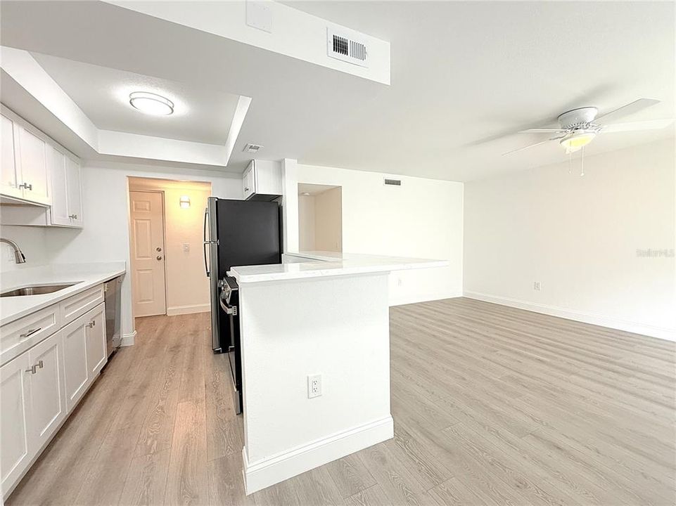 For Rent: $1,475 (1 beds, 1 baths, 740 Square Feet)