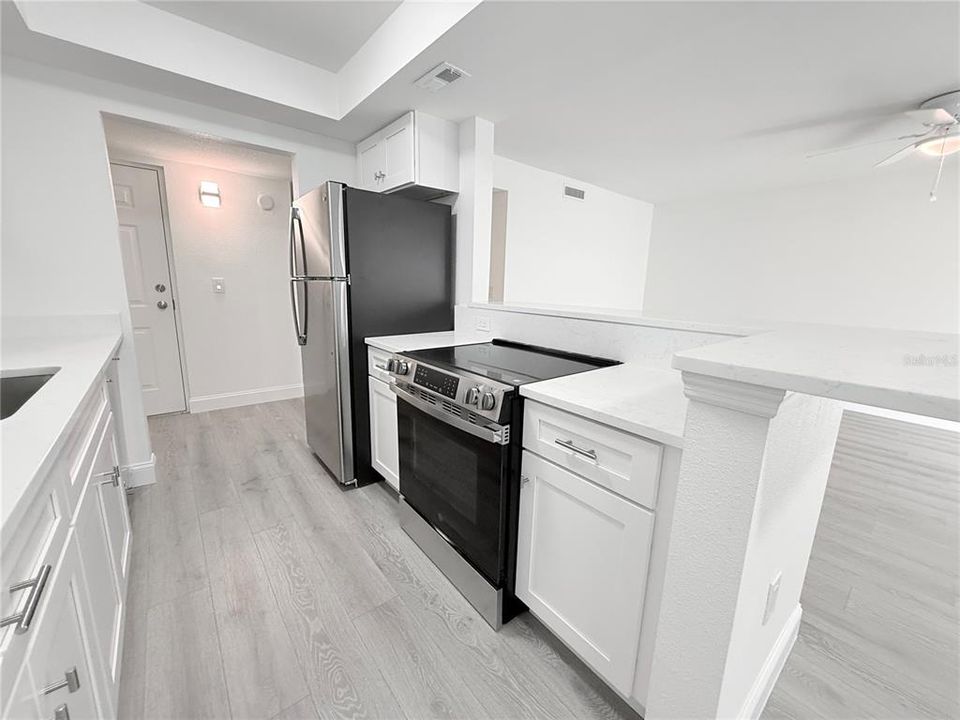 For Rent: $1,475 (1 beds, 1 baths, 740 Square Feet)