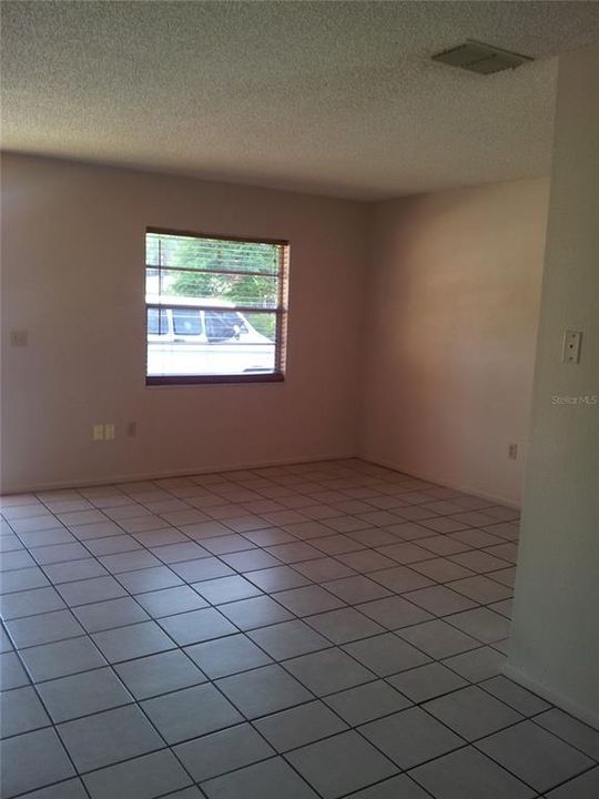 For Rent: $1,050 (1 beds, 1 baths, 600 Square Feet)