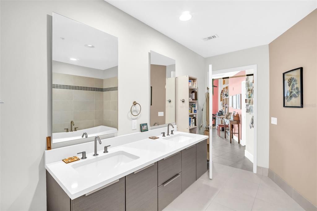 En Venta: $1,125,000 (2 camas, 2 baños, 1269 Pies cuadrados)