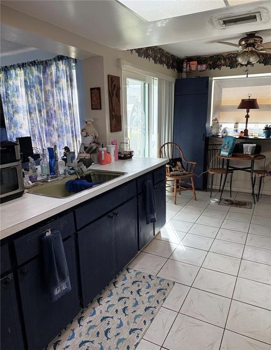 For Sale: $249,900 (2 beds, 2 baths, 1215 Square Feet)