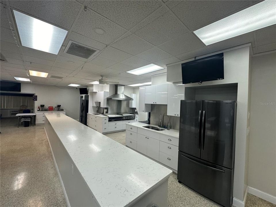 For Sale: $249,900 (2 beds, 2 baths, 1215 Square Feet)