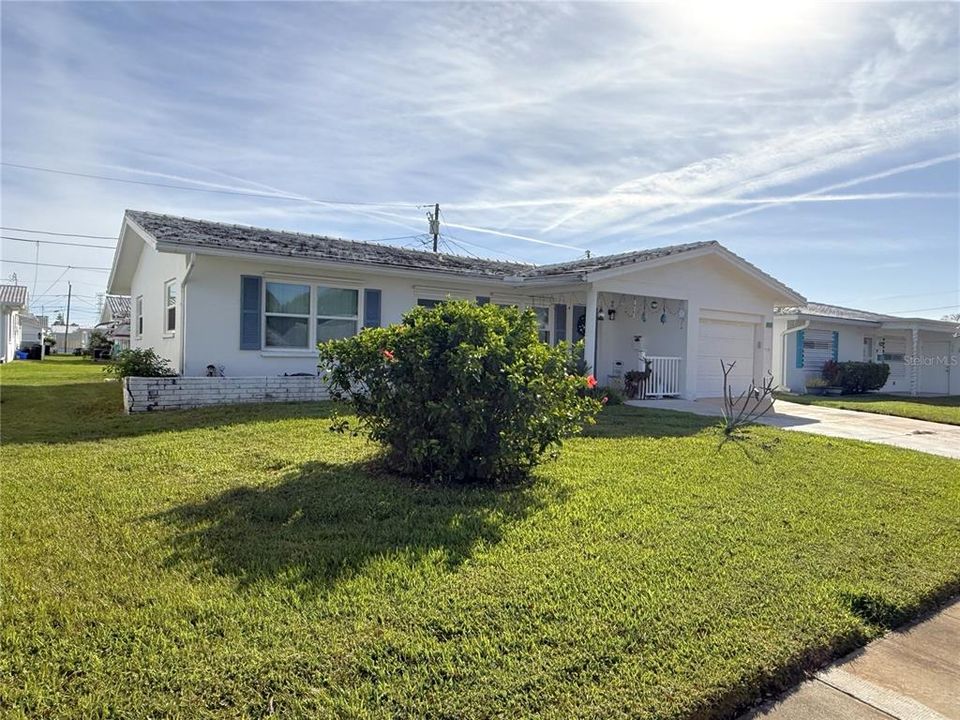 For Sale: $249,900 (2 beds, 2 baths, 1215 Square Feet)