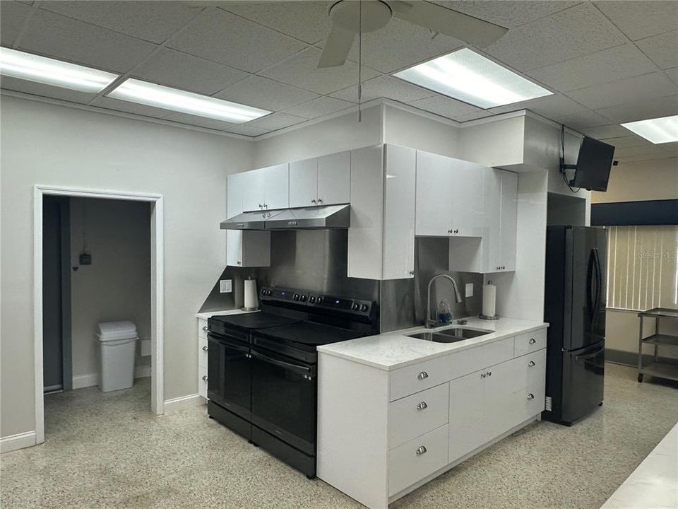 For Sale: $249,900 (2 beds, 2 baths, 1215 Square Feet)