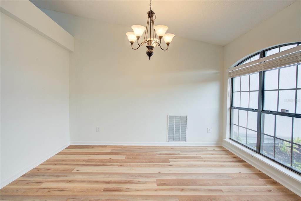 На продажу: $350,000 (4 спален, 3 ванн, 2422 Квадратных фут)