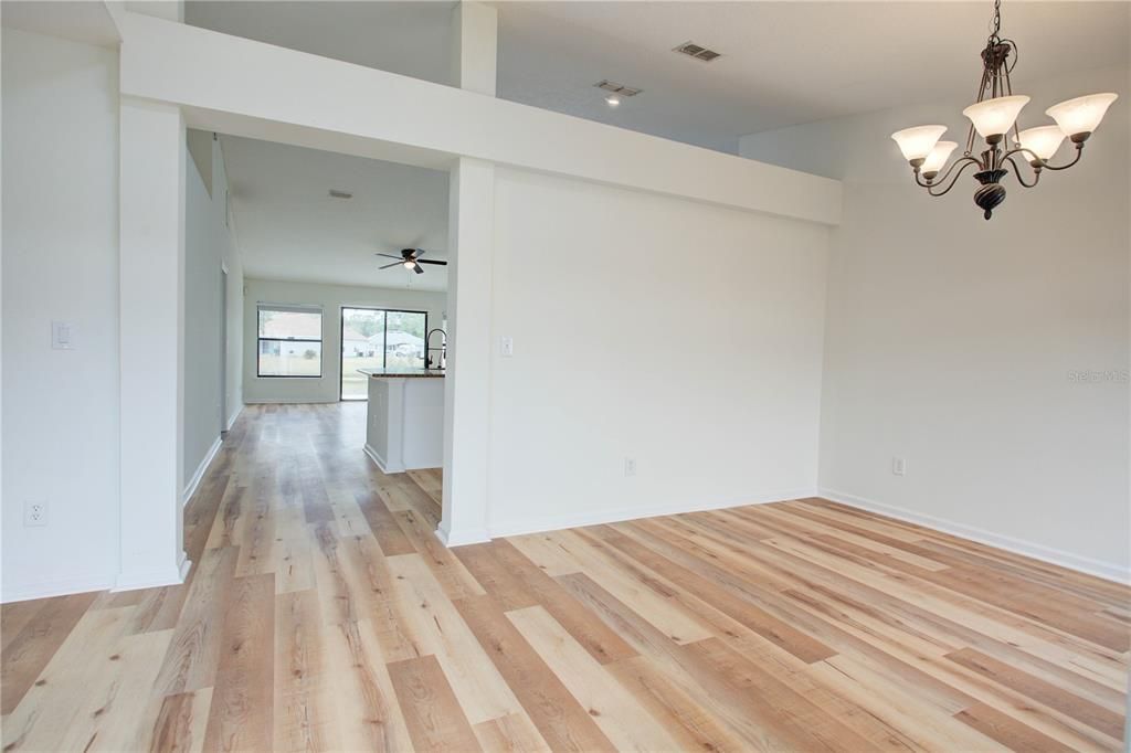 На продажу: $350,000 (4 спален, 3 ванн, 2422 Квадратных фут)