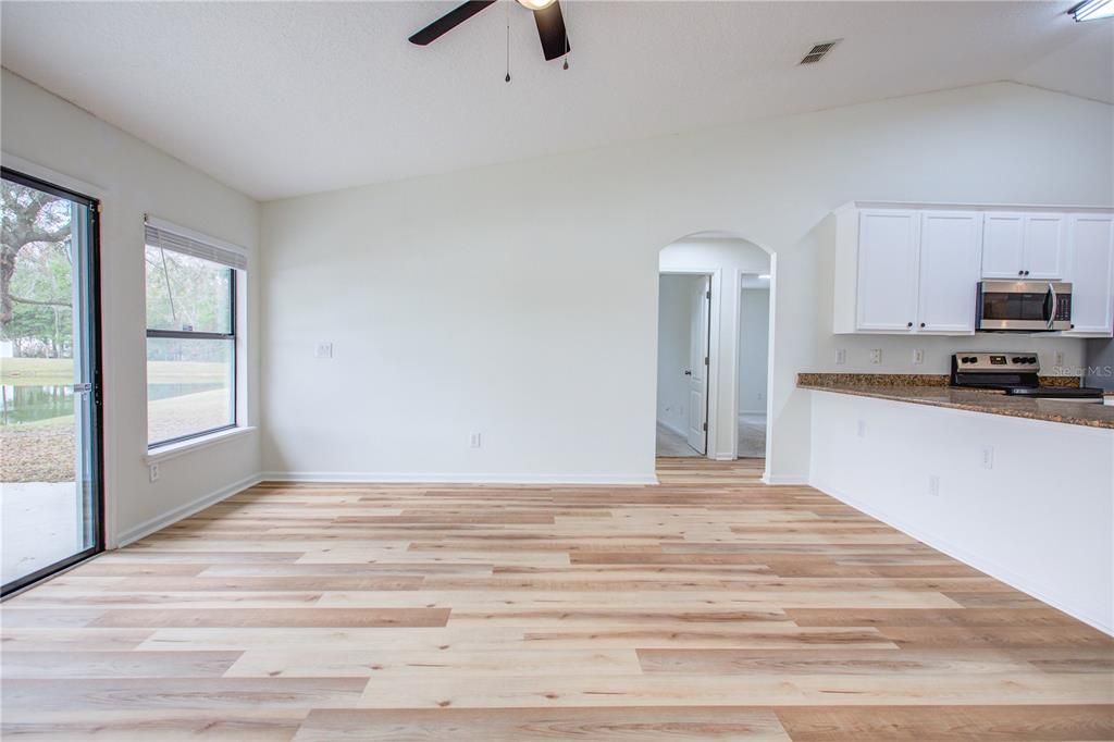 На продажу: $350,000 (4 спален, 3 ванн, 2422 Квадратных фут)