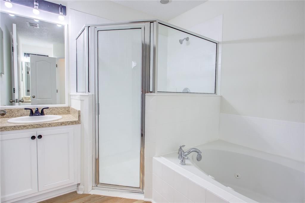 На продажу: $350,000 (4 спален, 3 ванн, 2422 Квадратных фут)