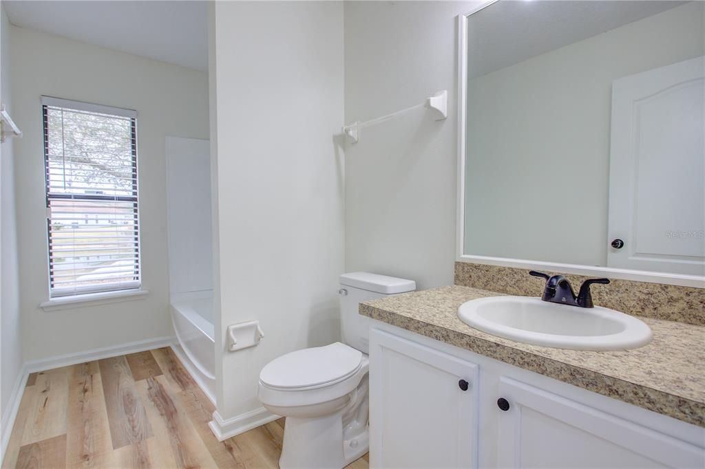 На продажу: $350,000 (4 спален, 3 ванн, 2422 Квадратных фут)