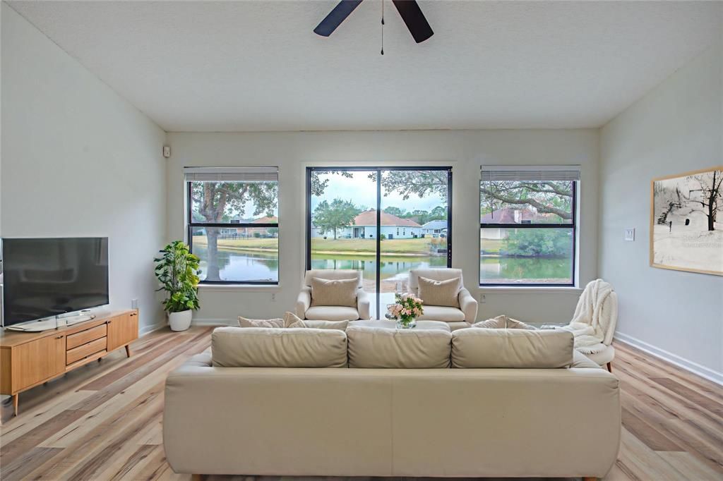 На продажу: $350,000 (4 спален, 3 ванн, 2422 Квадратных фут)