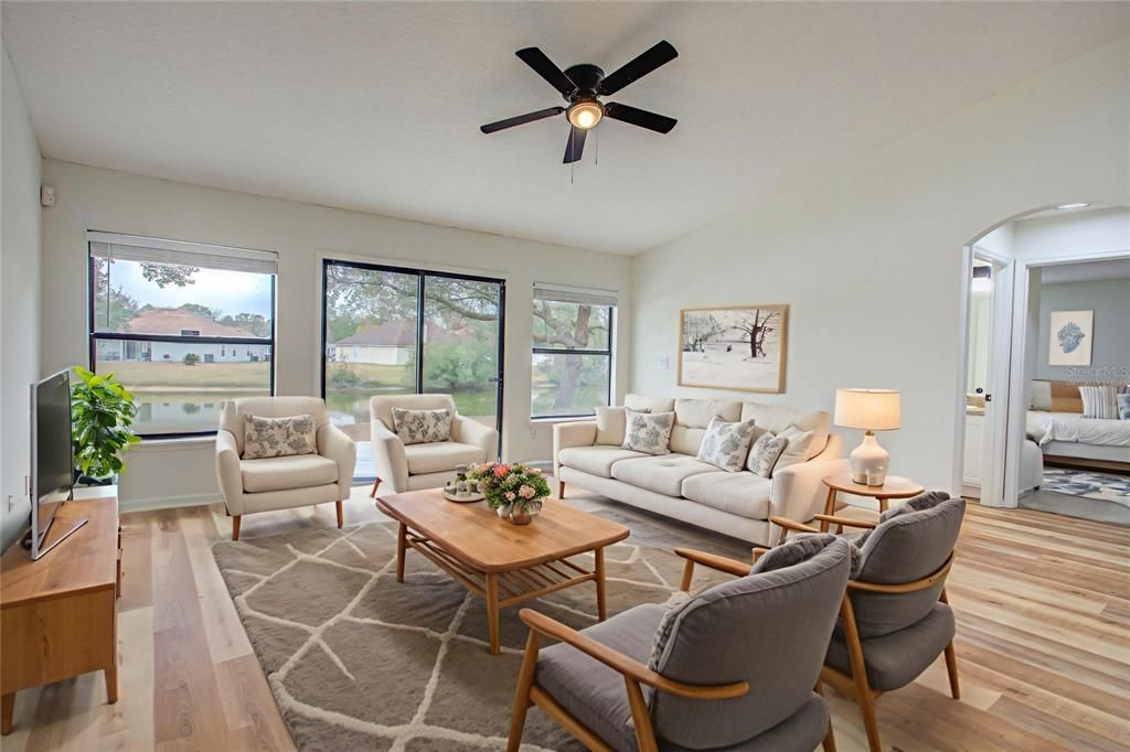 На продажу: $350,000 (4 спален, 3 ванн, 2422 Квадратных фут)