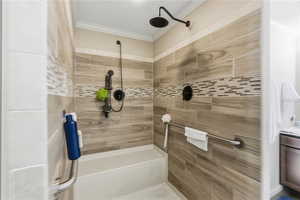 En Venta: $225,000 (3 camas, 2 baños, 1830 Pies cuadrados)