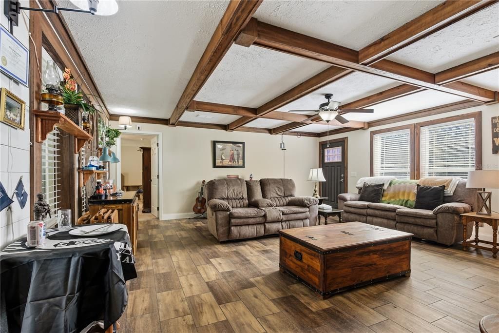 En Venta: $225,000 (3 camas, 2 baños, 1830 Pies cuadrados)