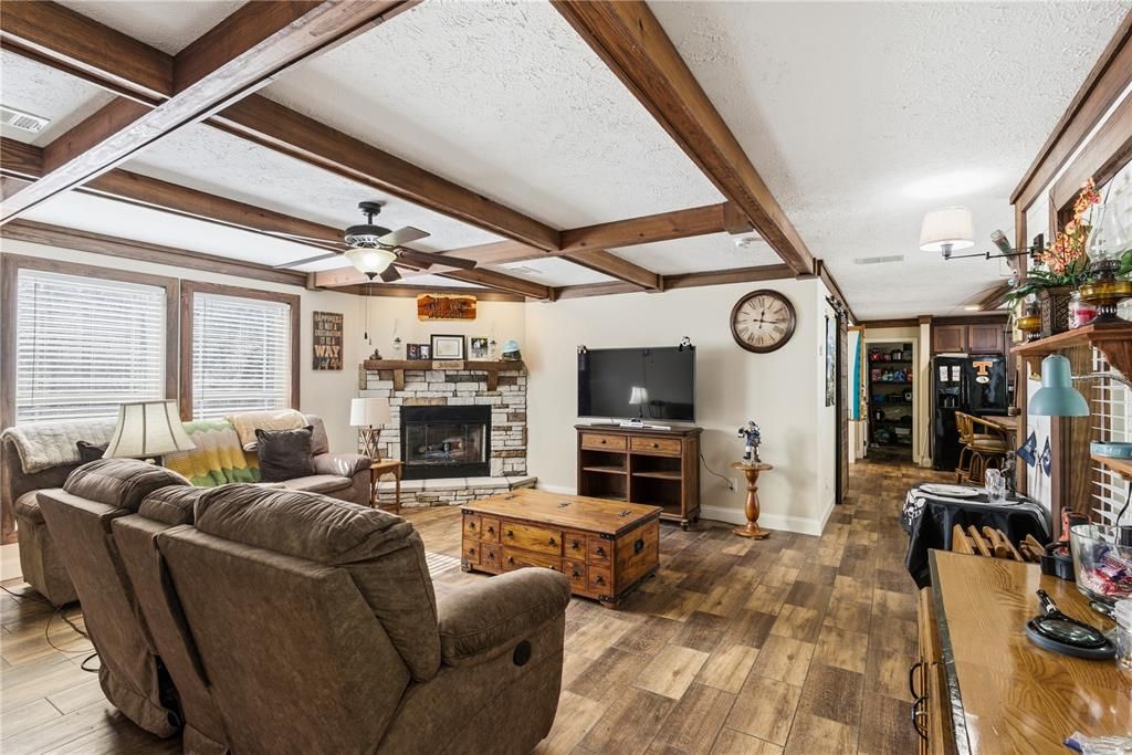 En Venta: $225,000 (3 camas, 2 baños, 1830 Pies cuadrados)