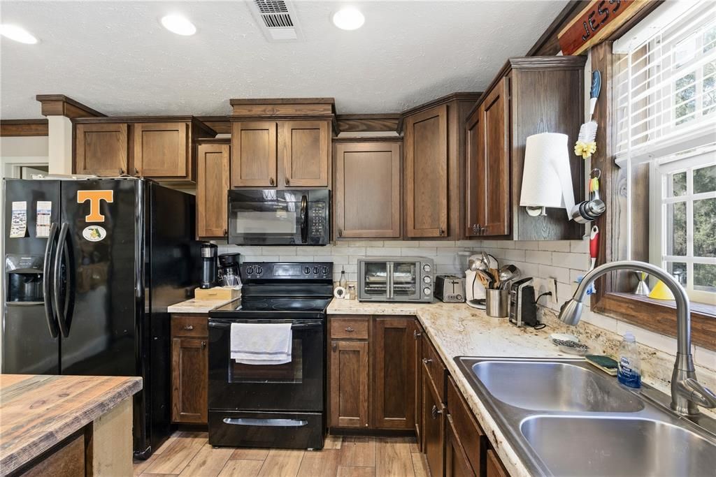 En Venta: $225,000 (3 camas, 2 baños, 1830 Pies cuadrados)