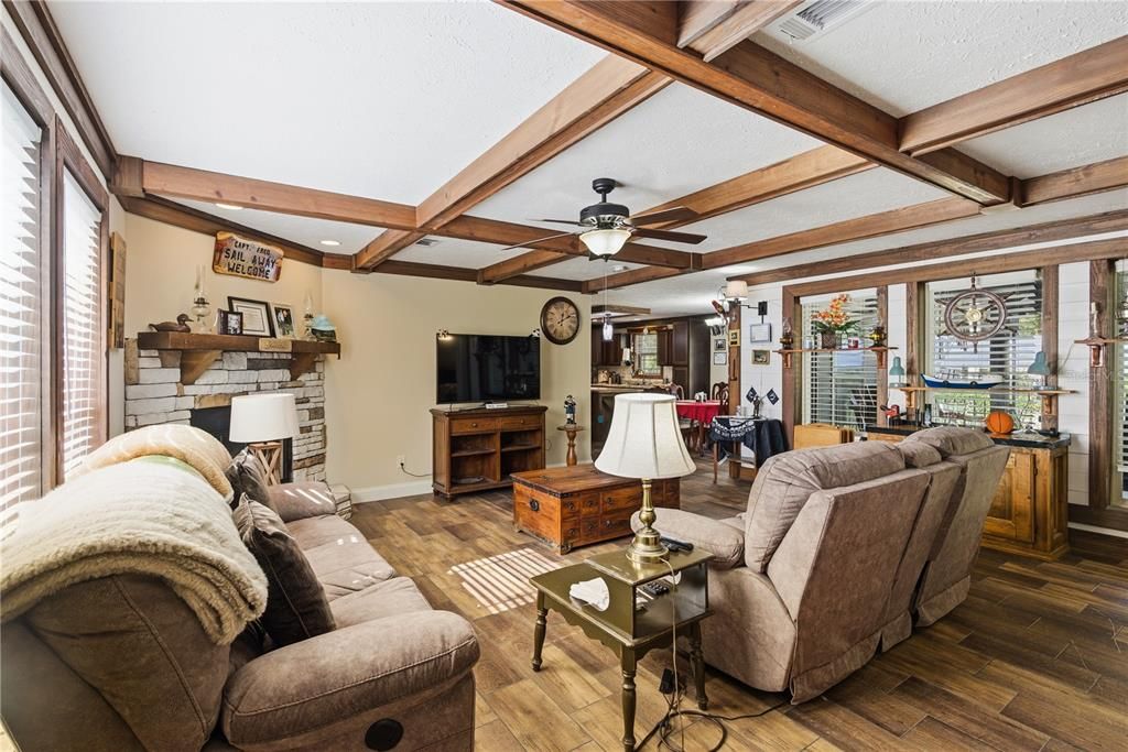 En Venta: $225,000 (3 camas, 2 baños, 1830 Pies cuadrados)