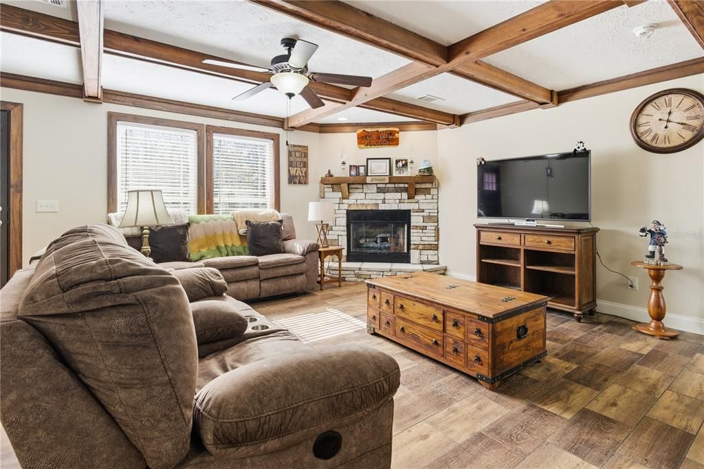 En Venta: $225,000 (3 camas, 2 baños, 1830 Pies cuadrados)