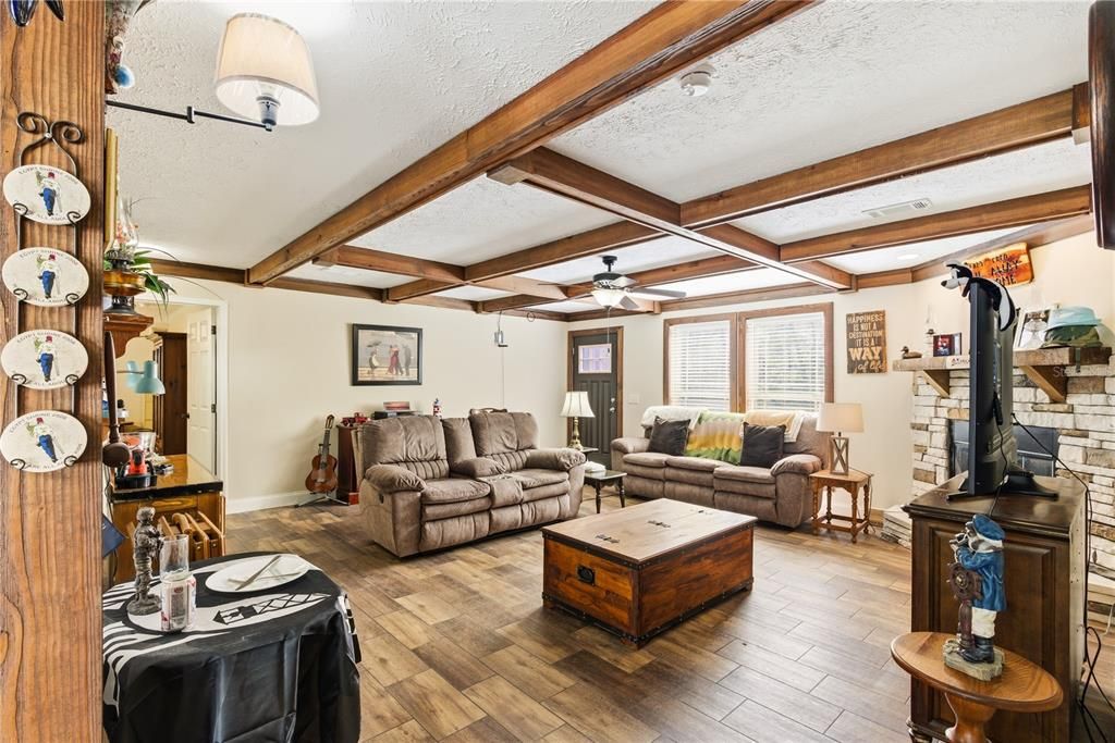 En Venta: $225,000 (3 camas, 2 baños, 1830 Pies cuadrados)