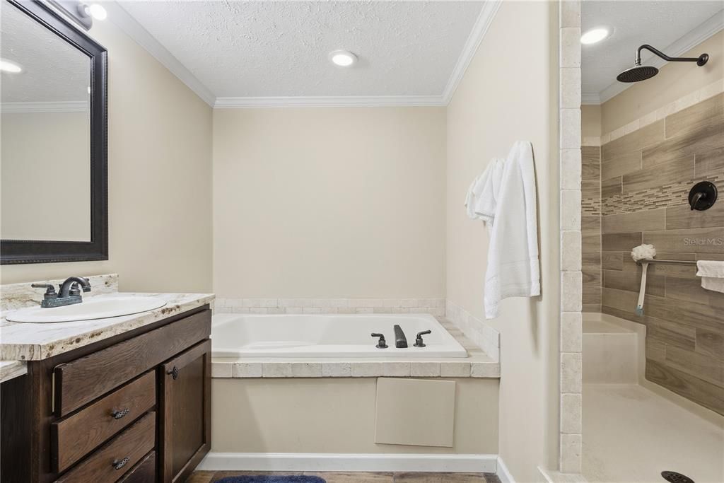 En Venta: $225,000 (3 camas, 2 baños, 1830 Pies cuadrados)