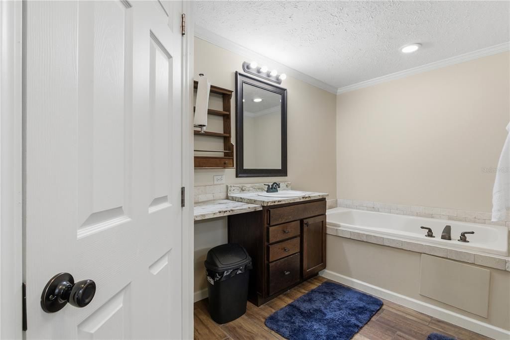 En Venta: $225,000 (3 camas, 2 baños, 1830 Pies cuadrados)