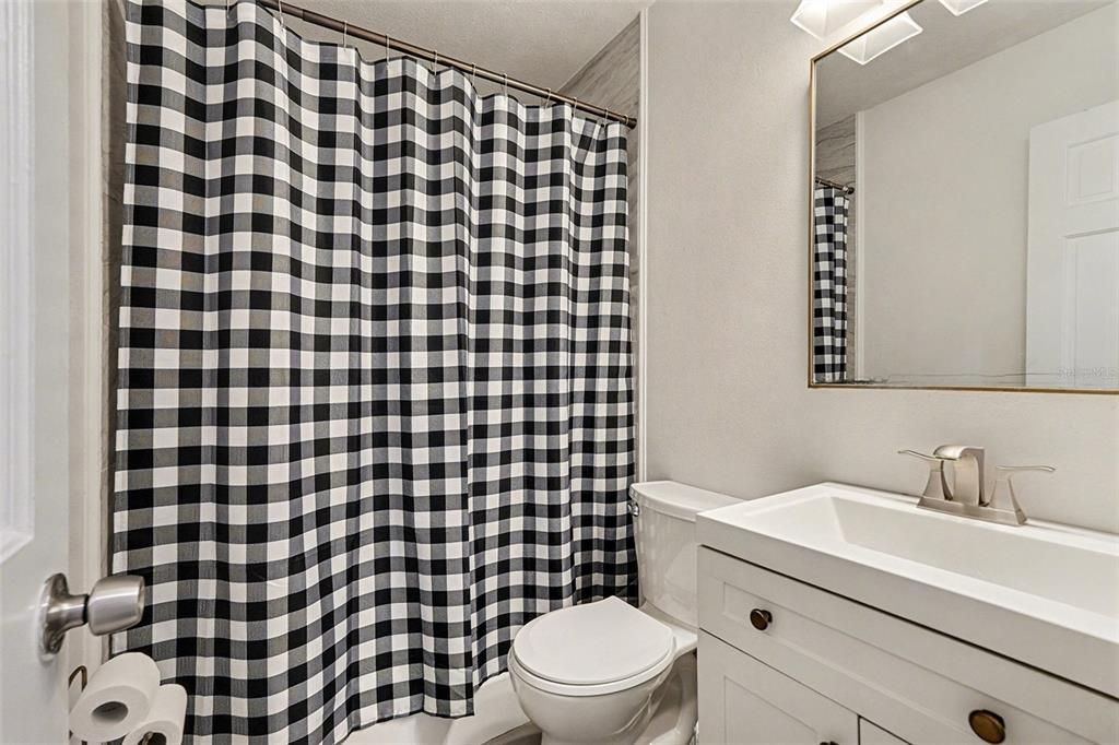 For Sale: $449,000 (5 beds, 4 baths, 1520 Square Feet)