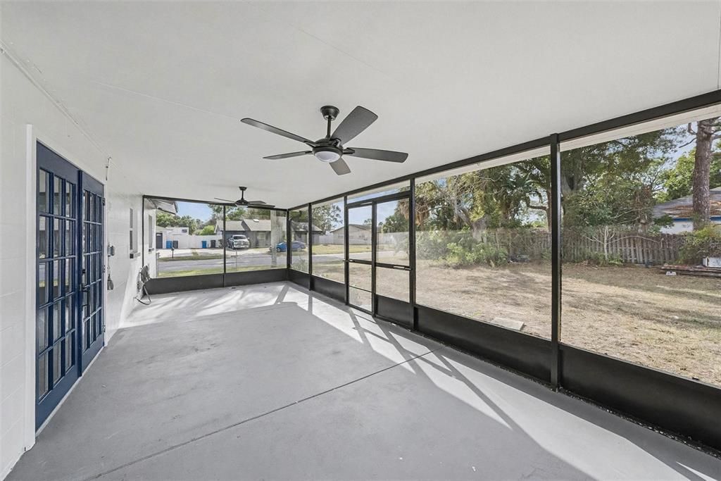 For Sale: $449,000 (5 beds, 4 baths, 1520 Square Feet)